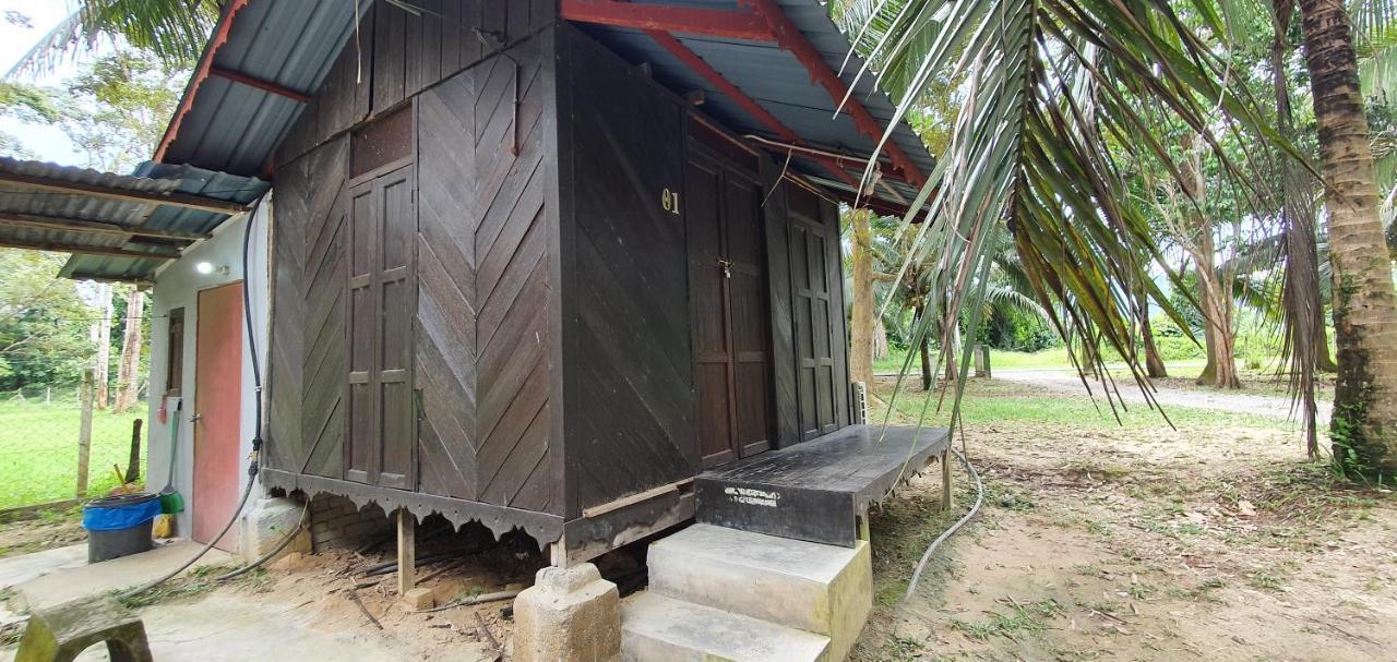 Chalet Kampong Semawar Kuala Kangsar Esterno foto