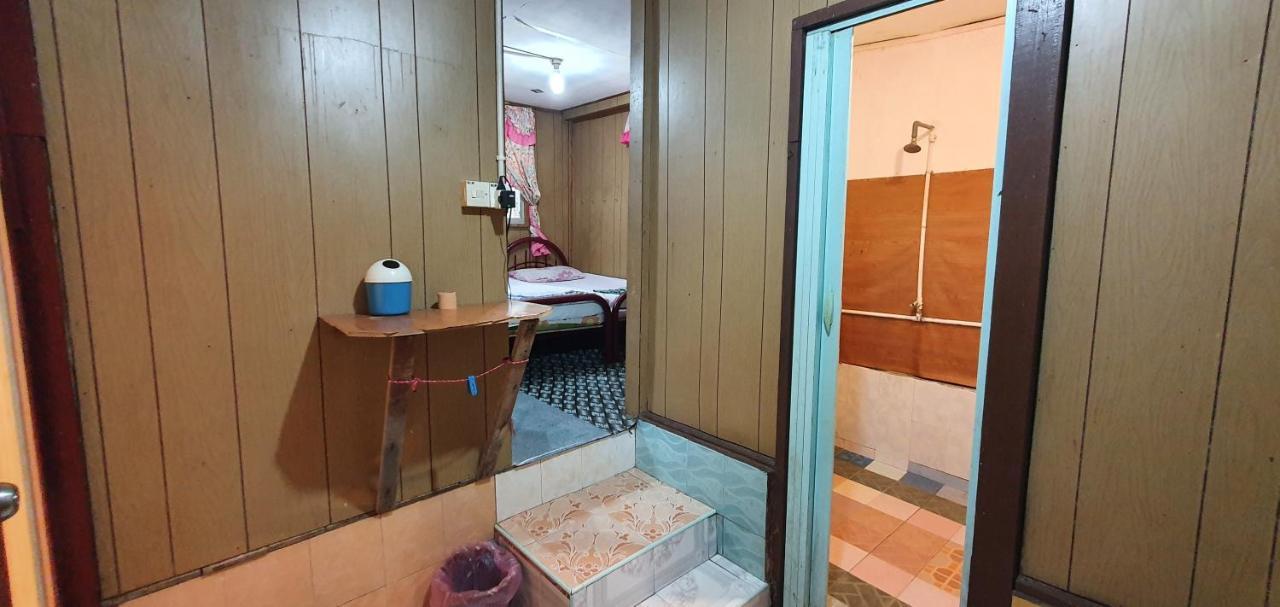 Chalet Kampong Semawar Kuala Kangsar Esterno foto