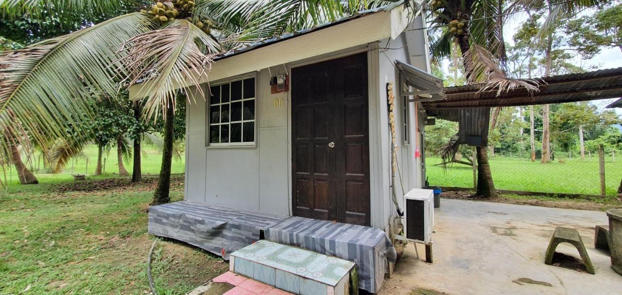 Chalet Kampong Semawar Kuala Kangsar Esterno foto