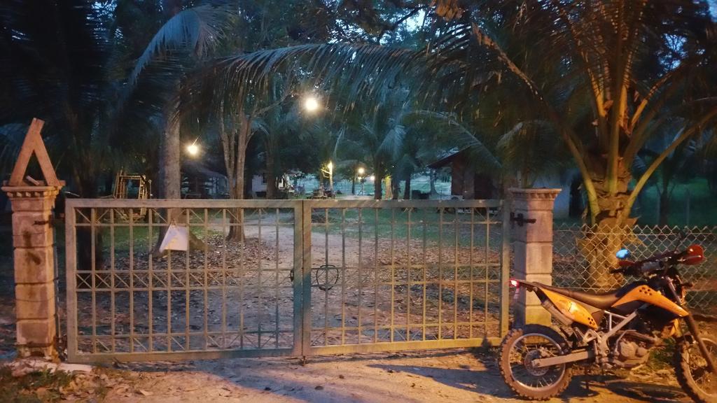 Chalet Kampong Semawar Kuala Kangsar Esterno foto